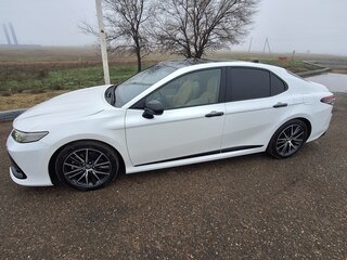 2022 Toyota Camry VIII (XV70) Рестайлинг, белый, 3800000 рублей, вид 4