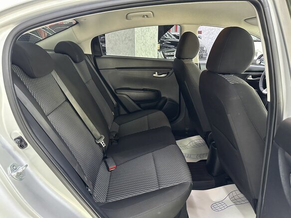2018 Kia Rio IV, серебристый, 1465000 рублей - вид 15