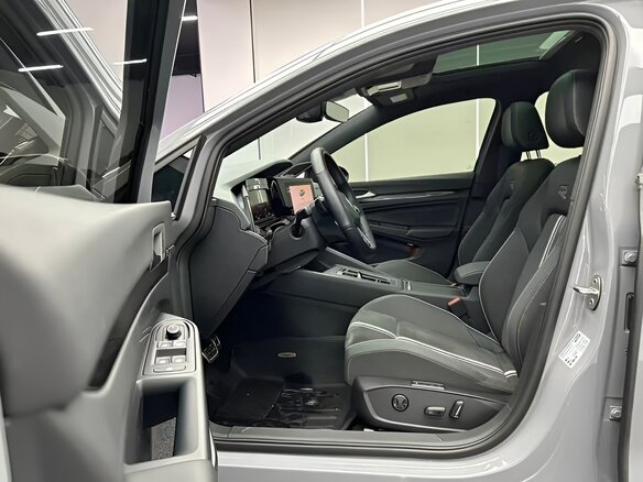 2023 Volkswagen Golf VIII, серый, 1990000 рублей - вид 8