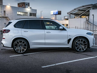 2023 BMW X5 30d IV (G05/G18) Рестайлинг, белый, 12236400 рублей, вид 4