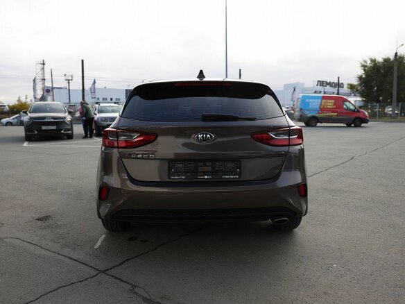 2019 Kia Ceed III, коричневый, 1683000 рублей - вид 6