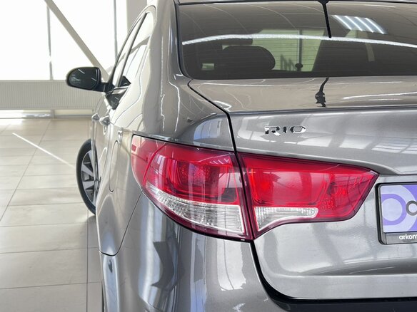 2015 Kia Rio III Рестайлинг, серый, 910000 рублей - вид 10