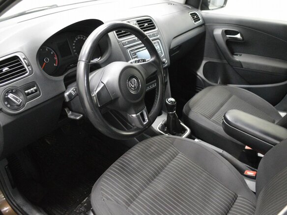 2015 Volkswagen Polo V, коричневый - вид 8
