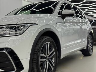 2021 Volkswagen Tiguan II Рестайлинг, белый, 4200000 рублей, вид 4