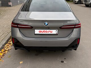 2024 BMW 5 серии 520d xDrive VIII (G60/G61/G68), серый, 9000000 рублей, вид 3