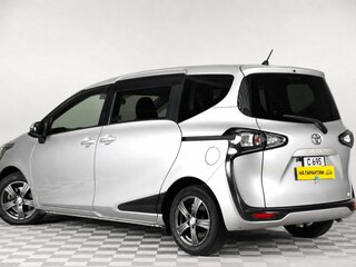 2021 Toyota Sienta II Рестайлинг, серый, 1549000 рублей, вид 4