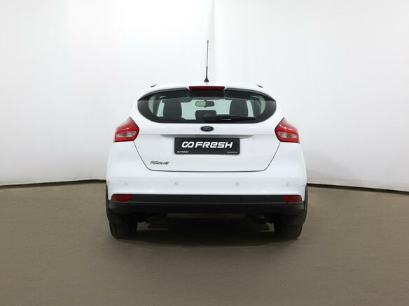 2016 Ford Focus III Рестайлинг, белый, 990000 рублей - вид 4