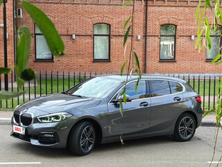 2021 BMW 1 серии 118d III (F40), серый, 3050000 рублей, вид 2