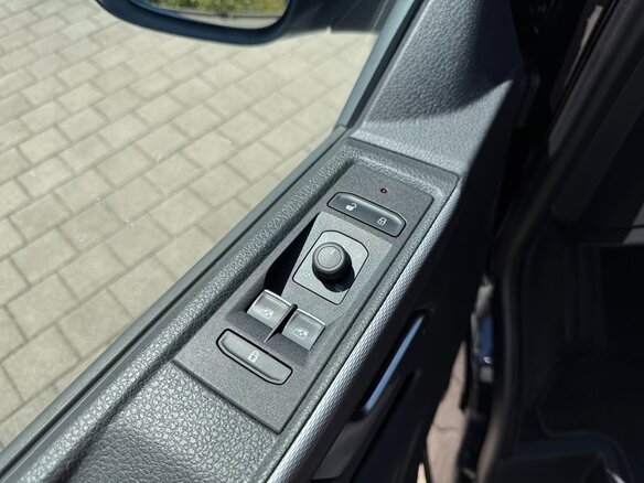 2022 Volkswagen Multivan T6 Рестайлинг, чёрный, 4800000 рублей - вид 14