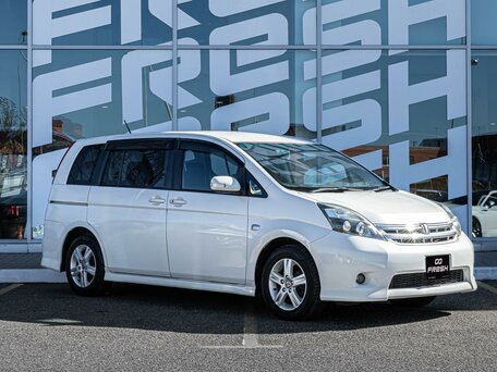 Toyota ISis I Рестайлинг