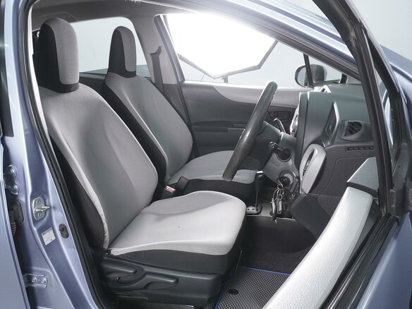 2013 Toyota Vitz III (XP130), синий, 450000 рублей - вид 9