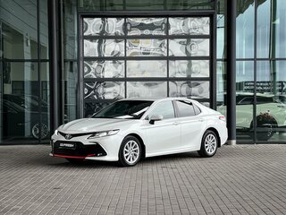 2021 Toyota Camry VIII (XV70) Рестайлинг, белый, 2690000 рублей, вид 3