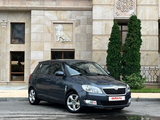 2011 Skoda Fabia II Рестайлинг, серый, 900000 рублей, вид 1