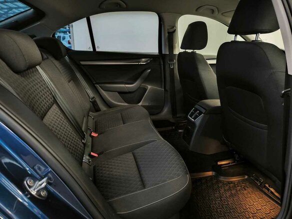 2017 Skoda Octavia III (A7) Рестайлинг, синий, 1535000 рублей - вид 10