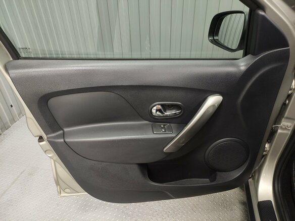 2016 Renault Sandero Stepway II, бежевый, 950000 рублей - вид 13