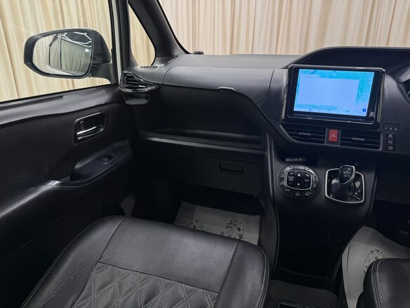 2015 Toyota Voxy III (R80), белый, 1699000 рублей - вид 14