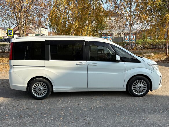 2017 Honda Stepwgn V, белый, 1600000 рублей - вид 3