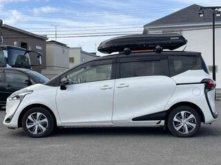 2021 Toyota Sienta II Рестайлинг, белый, 1241000 рублей, вид 4