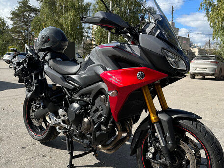 2018 Yamaha MT-09 Tracer (FJ-09), серый, 985000 рублей, вид 4