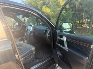 2017 Toyota Land Cruiser 200 Series Рестайлинг 2, чёрный, 7500000 рублей, вид 5