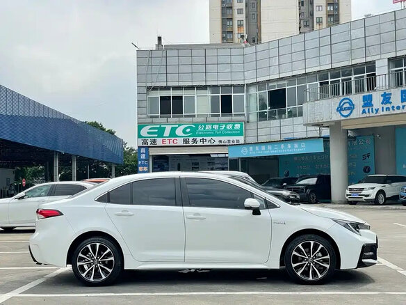 2023 Toyota Corolla Sporty XII (E210), белый, 1699000 рублей - вид 8