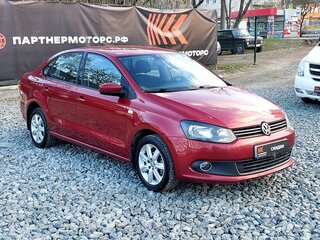 2013 Volkswagen Polo V, красный, 639000 рублей, вид 3