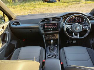 2018 Volkswagen Tiguan II, чёрный, 2000000 рублей, вид 3