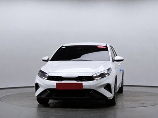 2024 Kia K3 II Рестайлинг, белый, 1950000 рублей, вид 3