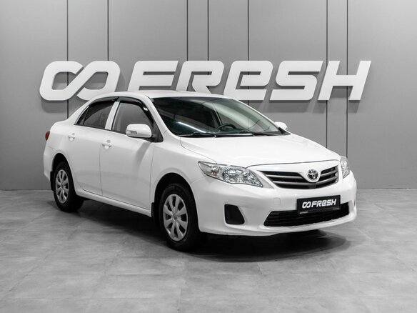 2011 Toyota Corolla X (E140, E150) Рестайлинг, белый, 900000 рублей