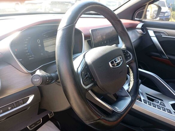 2023 Geely Coolray I, серебристый, 1575000 рублей - вид 5
