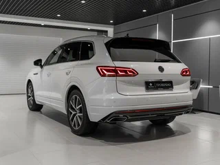 2019 Volkswagen Touareg III, белый, 3795000 рублей, вид 4