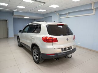 2013 Volkswagen Tiguan I Рестайлинг, серебристый, 949000 рублей, вид 5