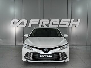 2018 Toyota Camry VIII (XV70), белый, 3079000 рублей, вид 3