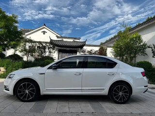 2018 Skoda Octavia III (A7) Рестайлинг, белый, 1119027 рублей, вид 3