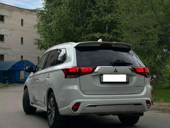 2022 Mitsubishi Outlander III Рестайлинг 3, белый - вид 5