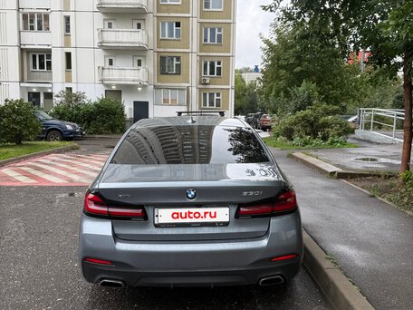 2020 BMW 5 серии 530i xDrive VII (G30/G31/G38) Рестайлинг, серый, вид 3