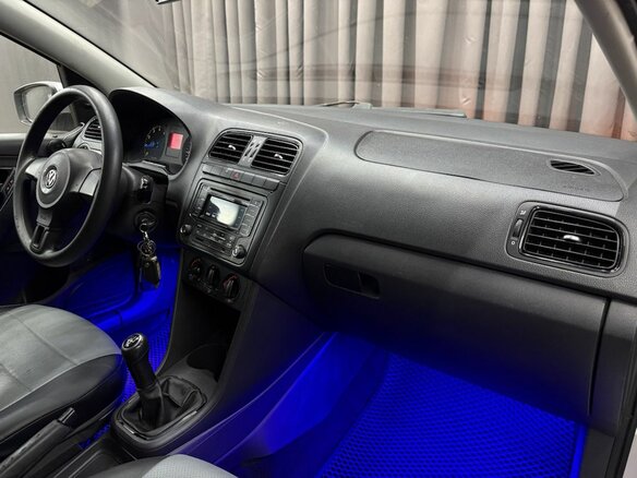 2010 Volkswagen Polo V, серебристый, 399888 рублей - вид 14