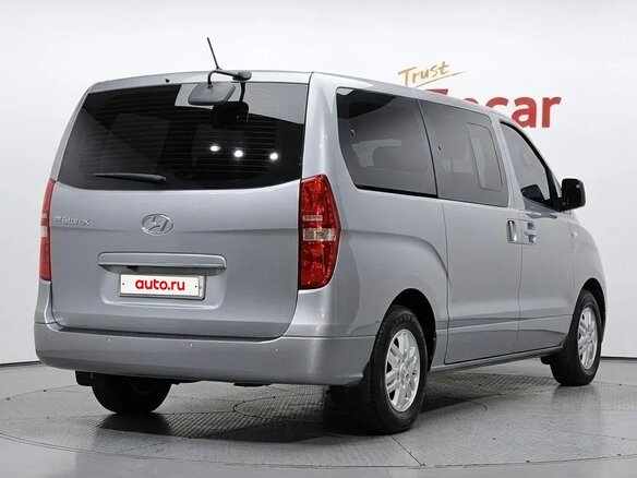 2016 Hyundai Grand Starex I Рестайлинг, серебристый, 1900000 рублей - вид 2