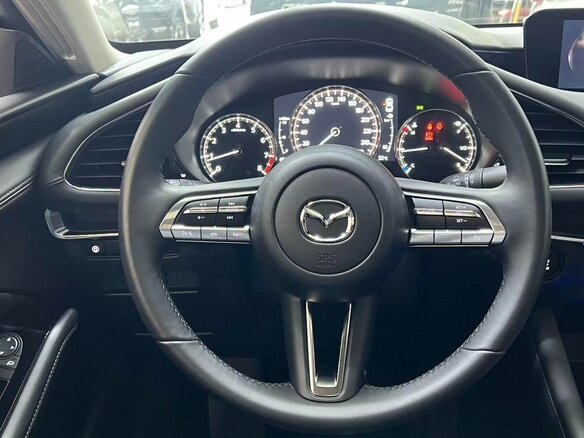 2023 Mazda 3 Axela IV (BP), красный, 1340000 рублей - вид 10
