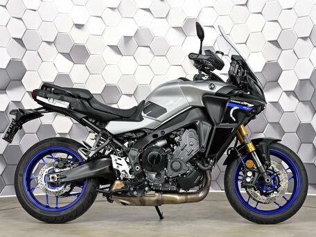 2021 Yamaha MT-09 Tracer (FJ-09), серебристый, 1499000 рублей, вид 3