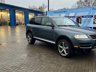 2004 Volkswagen Touareg I, серебристый, 850000 рублей, вид 3