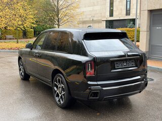 2026 Rolls-Royce Cullinan Black Badge I Рестайлинг (Series II), чёрный, 62000000 рублей, вид 3
