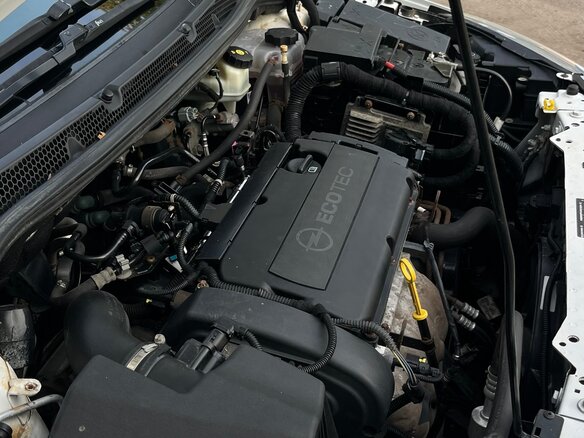 2011 Opel Astra J, белый - вид 21