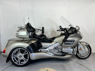 2002 Honda GL 1800 Gold Wing, серебристый, 1110000 рублей, вид 1