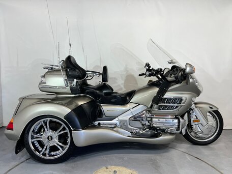2002 Honda GL 1800 Gold Wing, серебристый, 1110000 рублей, вид 1