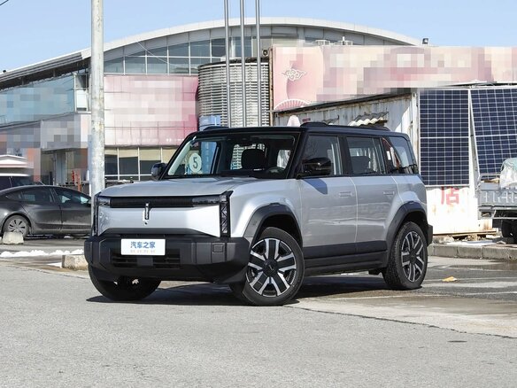 2024 iCar 03 65.69 kWh, серебристый, 3550000 рублей