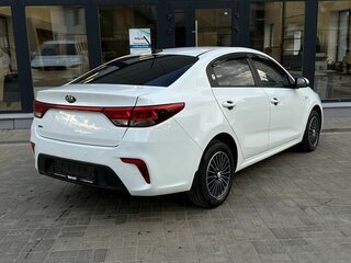 2018 Kia Rio IV, белый, 1300000 рублей, вид 3