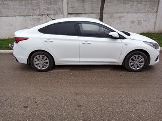 2018 Hyundai Solaris II, белый, 699991 рублей, вид 2