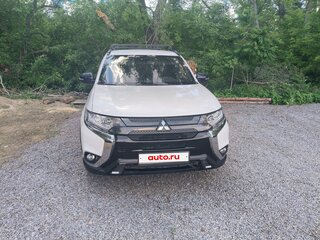 2020 Mitsubishi Outlander III Рестайлинг 3, белый, 1700000 рублей, вид 3