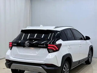2022 Toyota Yaris L X XP150 Рестайлинг, белый, 1050099 рублей, вид 4